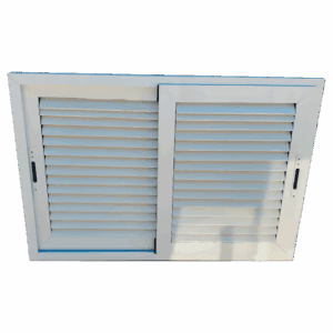 Diseño funcional de lamas en aluminio para ventilación continua. Ideal para cuartos de servicio, áreas técnicas o espacios que requieren flujo de aire sin comprometer la privacidad. Acabado resistente y fácil de mantener.