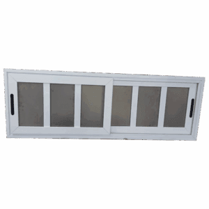 Ventana corrediza de aluminio blanco con diseño tipo colonial de 6 paneles verticales de vidrio esmerilado. Su estilo clásico ofrece un equilibrio perfecto entre ventilación, privacidad y estética. Ideal para salas, cocinas o fachadas que buscan un toque decorativo sin sacrificar funcionalidad.