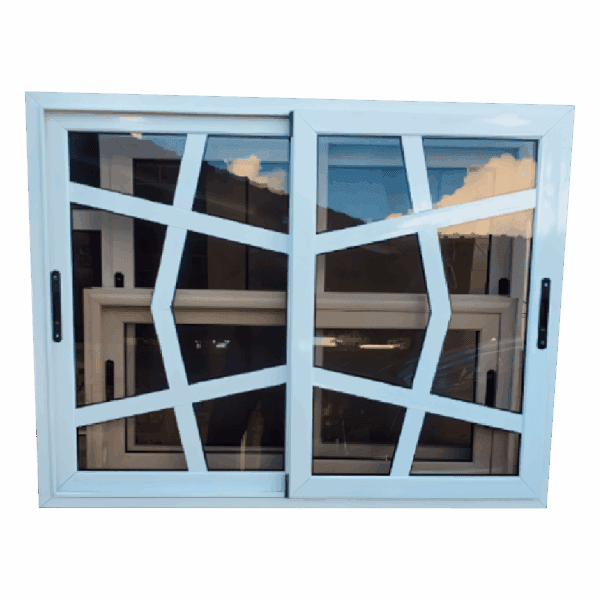 Ventana corrediza blanca de aluminio con vidrio ahumado y diseño moderno de líneas irregulares. Aporta estilo y personalidad a cualquier espacio. Ideal para fachadas, salas o cocinas con un toque contemporáneo.
